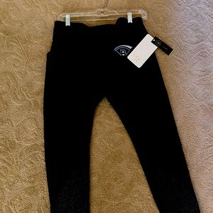 Never worn Lululemon workout tights with side pockets